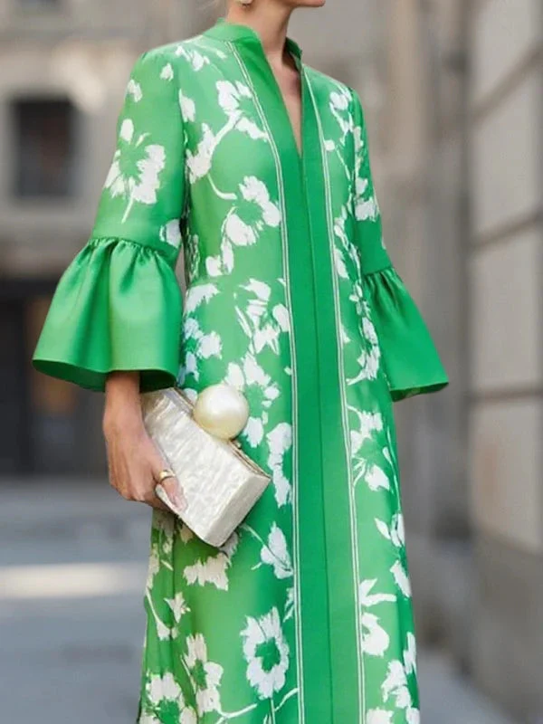 Flowy Maxi Dress with Bell Sleeves and Floral Pattern with Elegant Side Slit - Image 3