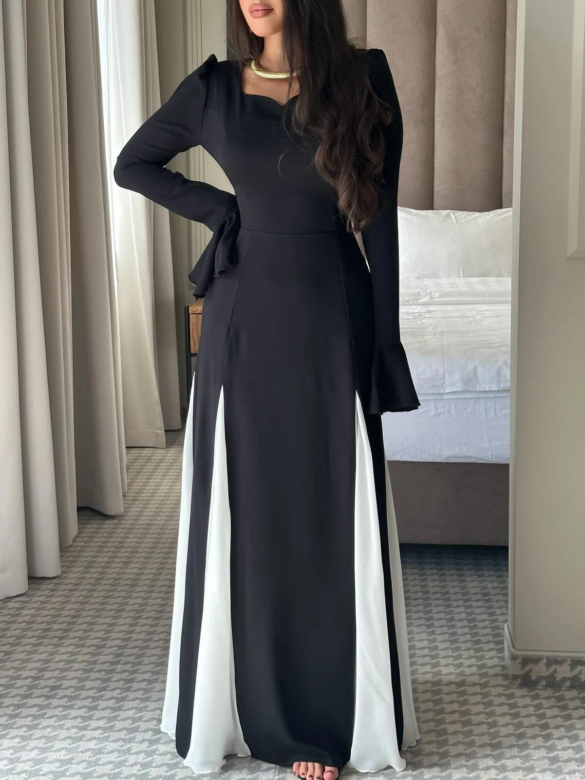 Elegant Black and White Flared Maxi Dress with Long Sleeves - Image 6