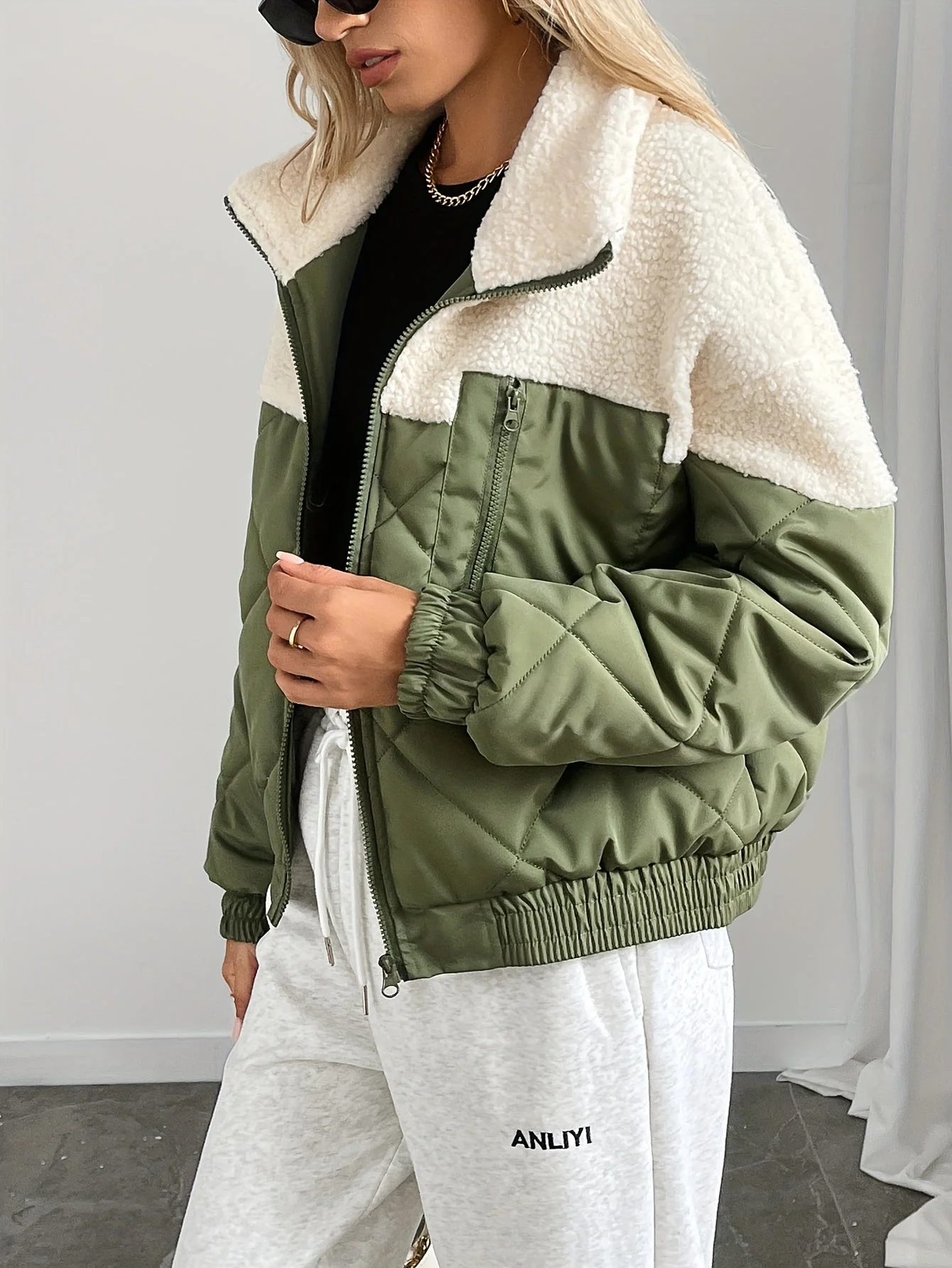 Comfortable Quilt Jacket - Casual Round Neck, Long Sleeve for Autumn and Winter - Image 5