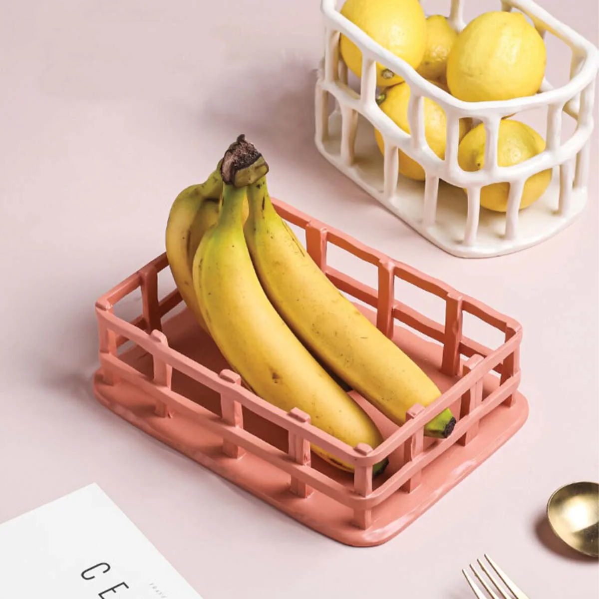 Elegant and Sculpted Resin Fruit Bowl for a Refined Presentation - Image 4