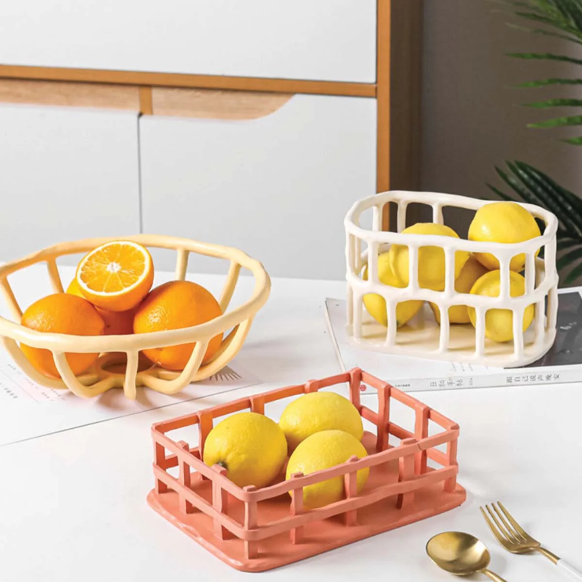 Elegant and Sculpted Resin Fruit Bowl for a Refined Presentation - Image 5