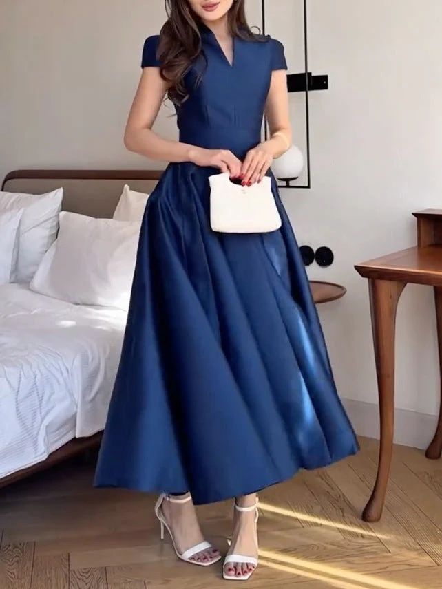 Elegant Long Dress in Navy Blue with V-Neck Collar - Image 3